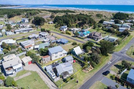 Photo of property in 8 Mack Street, Foxton Beach, Foxton, 4815