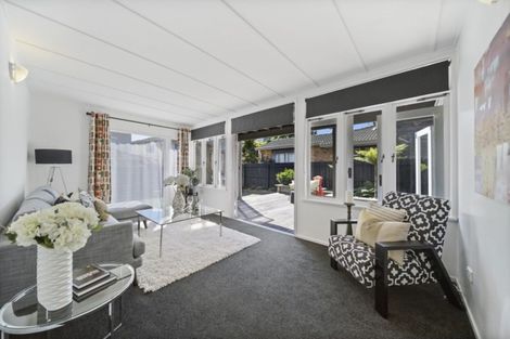 Photo of property in 1/195 Fisher Parade, Farm Cove, Auckland, 2012