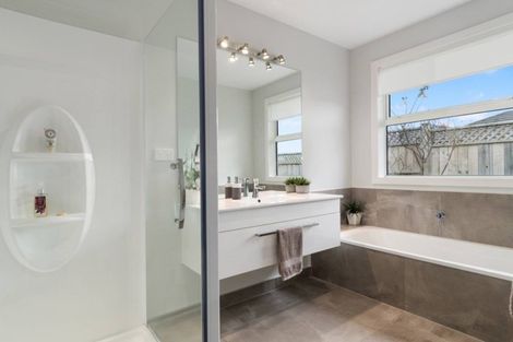 Photo of property in 2 Lynley Park Drive, Omokoroa, 3114