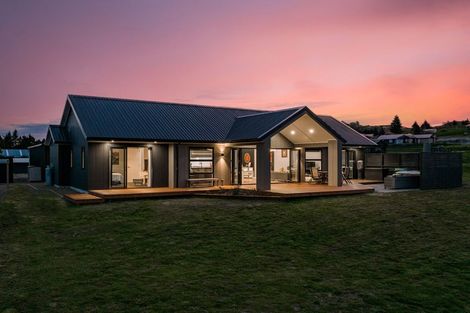 Photo of property in 5 Vickers Way, Acacia Bay, Taupo, 3385