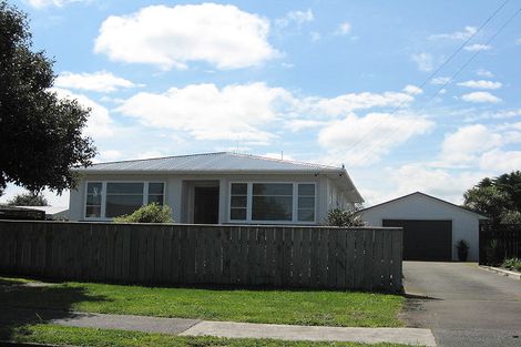 Photo of property in 12 Laird Street, Castlecliff, Whanganui, 4501