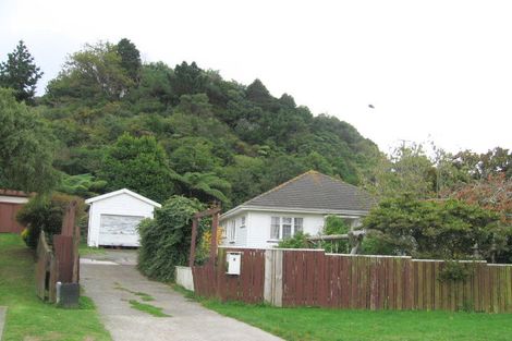 Photo of property in 8 Lincoln Avenue, Tawa, Wellington, 5028