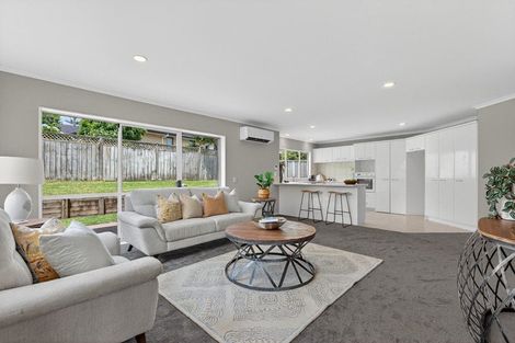 Photo of property in 32 Delmont Close, East Tamaki Heights, Auckland, 2016