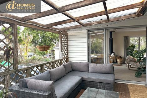 Photo of property in 16 Mirovale Place, Totara Vale, Auckland, 0629