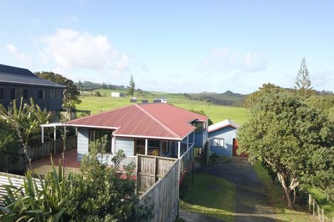 Photo of property in 5 Ripiro Drive, Baylys Beach, Dargaville, 0377