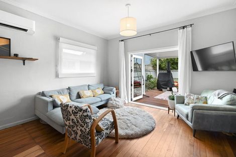 Photo of property in 35 Oxford Street, Fairfield, Hamilton, 3214