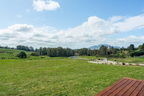 Photo of property in 5 Vickers Way, Acacia Bay, Taupo, 3385