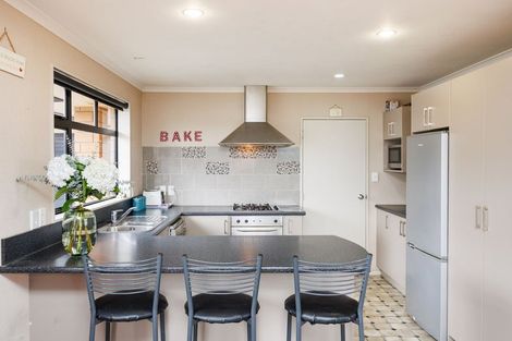 Photo of property in 46 Geneva Terrace, Kelvin Grove, Palmerston North, 4414