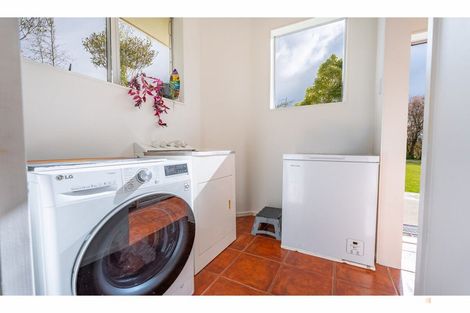 Photo of property in 60 Timaru Road, Waimate, 7924