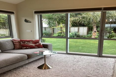 Photo of property in 5a Tui Grove, Oakura, 4314