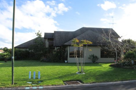 Photo of property in 180 Lakeside Drive, Orewa, 0931