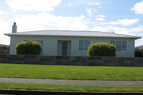 Photo of property in 16 Laird Street, Castlecliff, Whanganui, 4501