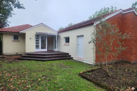 Photo of property in 32 Strowan Road, Strowan, Christchurch, 8052