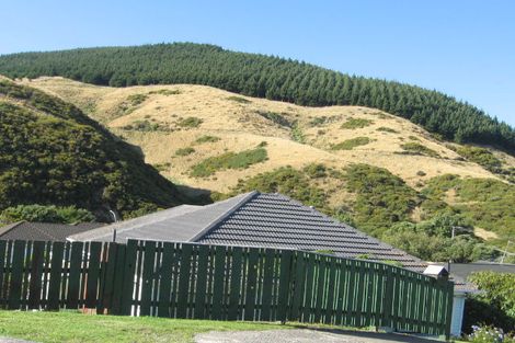 Photo of property in 13 Raroa Terrace, Tawa, Wellington, 5028