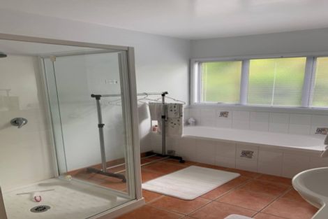 Photo of property in 9 Springwater Vale, Unsworth Heights, Auckland, 0632