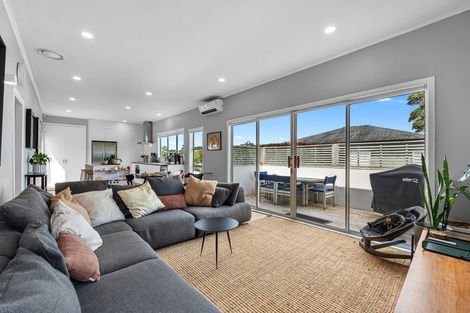 Photo of property in 79 Hobsonville Road, West Harbour, Auckland, 0618