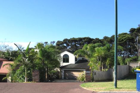 Photo of property in 28 Tyrico Close, Unsworth Heights, Auckland, 0632