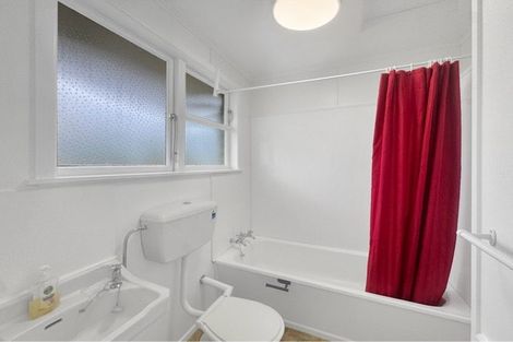 Photo of property in 1-3/18 Bristol Street, Trentham, Upper Hutt, 5018