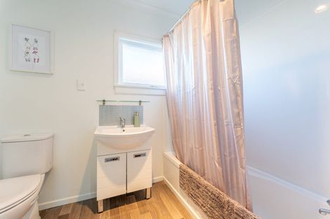 Photo of property in 14 Bathgates Road, Waimate, 7980