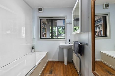 Photo of property in 166 Opanuku Road, Henderson Valley, Auckland, 0612