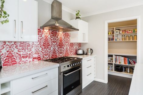 Photo of property in 11 Saint Heliers Grove, Fitzherbert, Palmerston North, 4410