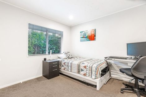 Photo of property in 6 Hanly Close, West Harbour, Auckland, 0618