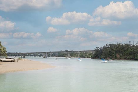 Photo of property in 5 Harbourside Parade, Hobsonville, 0616
