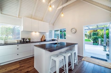 Photo of property in 27 Le Roy Terrace, Birkenhead, Auckland, 0626