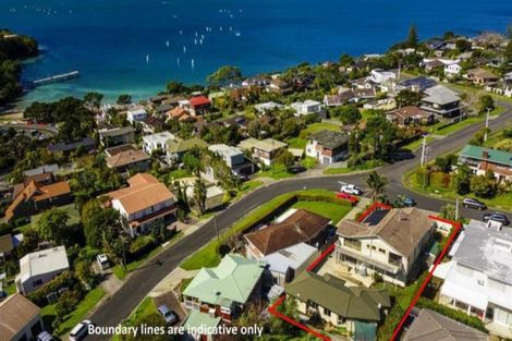 Photo of property in 18 Folkestone Street, Murrays Bay, Auckland, 0630