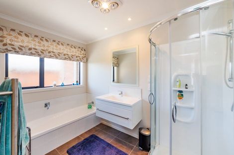 Photo of property in 14 Lorenzo Place, Kelvin Grove, Palmerston North, 4414