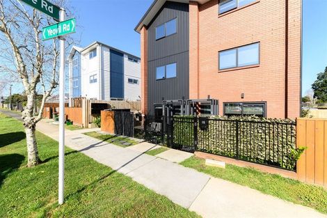 Photo of property in 2/10 Yeovil Road, Te Atatu Peninsula, Auckland, 0610