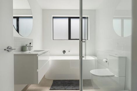 Photo of property in 18 Rushland Road, Jacks Point, 9371