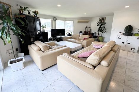 Photo of property in 3 Sunvista Avenue, Oteha, Auckland, 0632