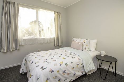 Photo of property in 6 Forbes Place, Kelvin Grove, Palmerston North, 4414