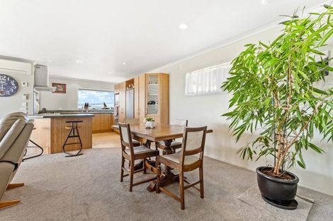 Photo of property in 12 Rishworth Avenue, Stanmore Bay, Whangaparaoa, 0932