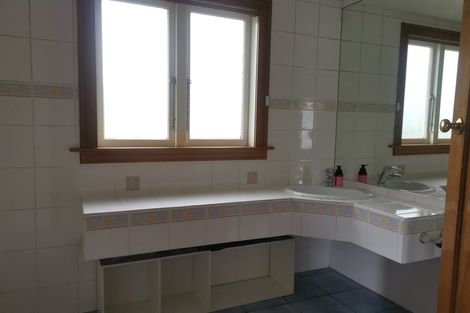 Photo of property in 18 Waiohua Road, Greenlane, Auckland, 1061