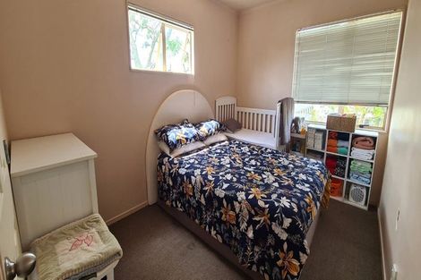 Photo of property in 14 Gina Avenue, Ranui, Auckland, 0612