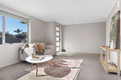 Photo of property in 16 Ripple Grove, Waiuku, 2123