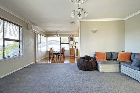 Photo of property in 2 Lincoln Road, Manurewa East, Auckland, 2102