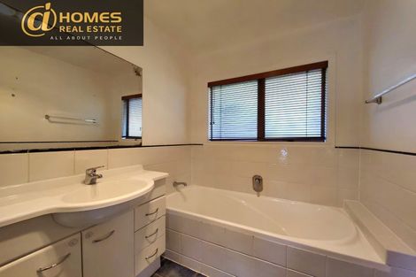 Photo of property in 4 Lynngate Place, Hillcrest, Auckland, 0627