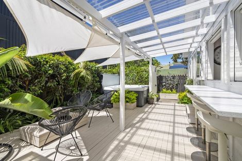 Photo of property in 17 Phoenix Avenue, Hokowhitu, Palmerston North, 4410