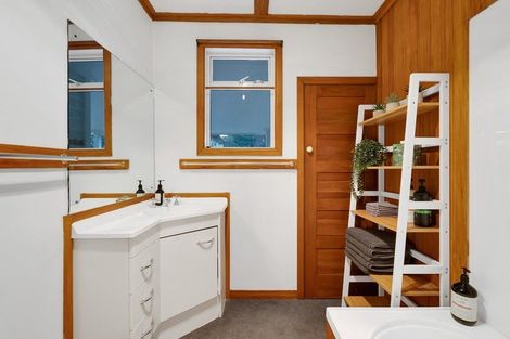 Photo of property in 42 Gaine Street, New Plymouth, 4310