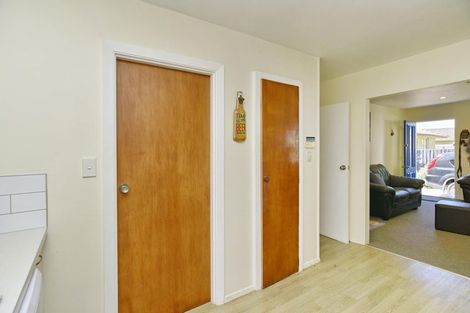 Photo of property in 2/122a Hay Street, Bromley, Christchurch, 8062