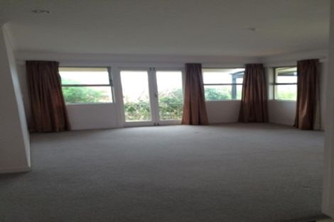 Photo of property in 6 Sampson Lane, Northcote, Auckland, 0627