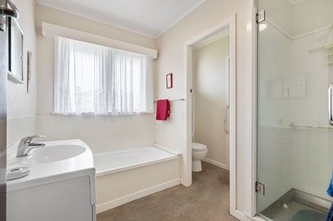 Photo of property in 206 Te Atatu Road, Te Atatu South, Auckland, 0610