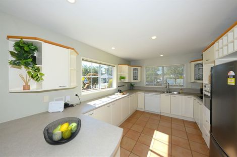 Photo of property in 233 Avonhead Road, Avonhead, Christchurch, 8042