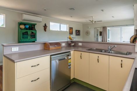 Photo of property in 30 Forest Road, Waitarere Beach, Levin, 5510
