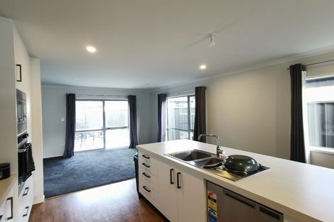 Photo of property in 11 Te Kaeaea Crescent, Wallaceville, Upper Hutt, 5018