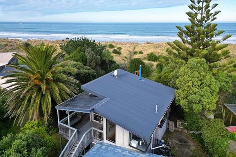 Photo of property in 33 Blue Pacific Parade, Riversdale Beach, Masterton, 5872