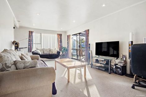 Photo of property in 71 Oreil Avenue, West Harbour, Auckland, 0618